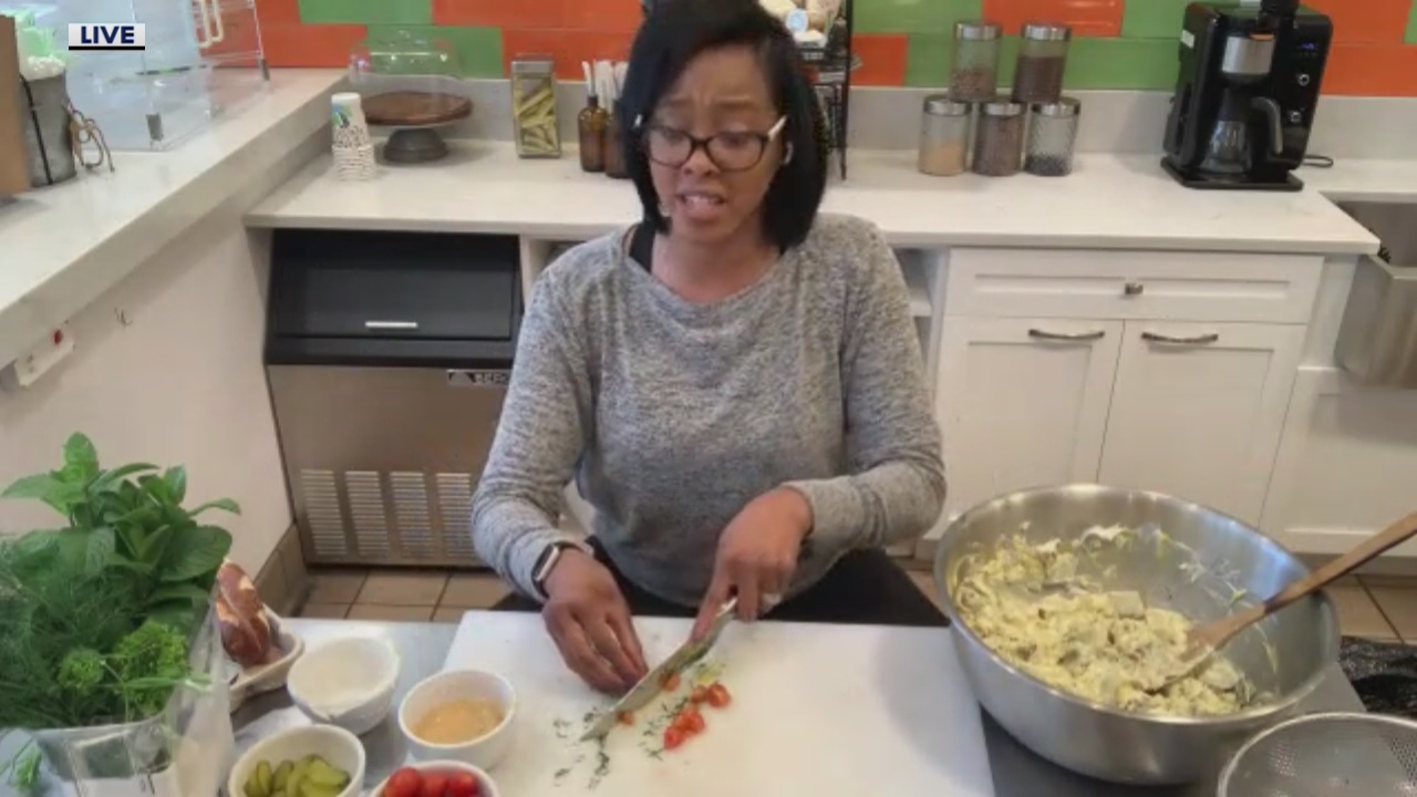 Making vegan potato salad with Cooking with Que